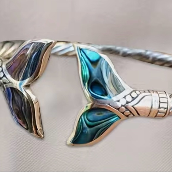 2/$30 Fishtail 🐟 Mermaid 🧜♀️ Whale 🐳 Tail Adjustable Cuff Bracelet L👀K New - Picture 4 of 6
